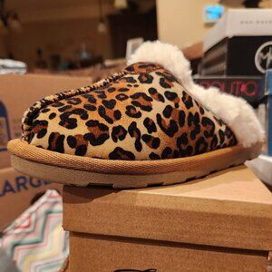 Forever Link's Leopard-Print Slippers